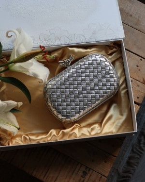 Silver Baklava Desenli Metal Aksesuar Detaylı Kasa Abiye Çanta