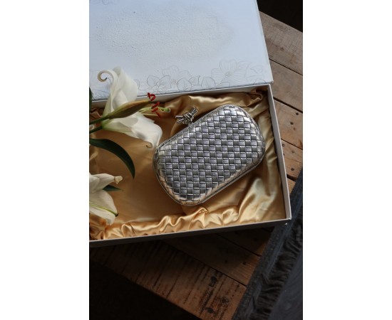 Silver Baklava Desenli Metal Aksesuar Detaylı Kasa Abiye Çanta