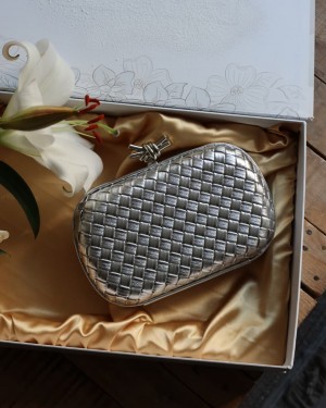 Silver Baklava Desenli Metal Aksesuar Detaylı Kasa Abiye Çanta