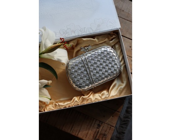 Silver Baklava Desenli Metal Aksesuar Detaylı Kasa Abiye Çanta