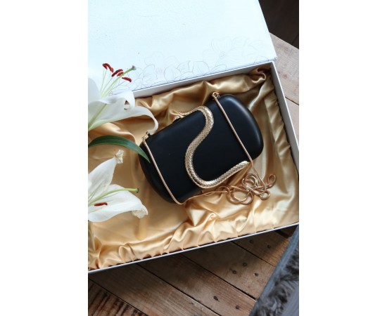 Siyah yılan aksesuar detaylı kasa zincirli abiye çanta