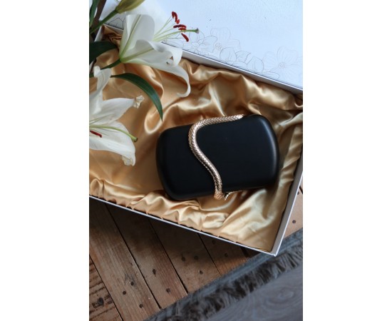 Siyah yılan aksesuar detaylı kasa zincirli abiye çanta