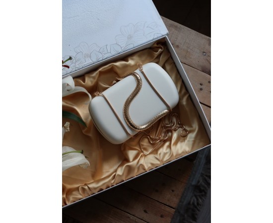 Krem yılan aksesuar detaylı kasa zincirli abiye çanta