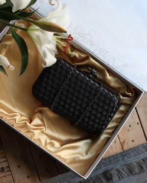 Siyah Saten Standart Baklava Desenli Kasa Abiye El Çantası