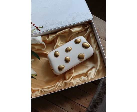 Zincir Detaylı Krem Parlak Deri Abiye Çanta