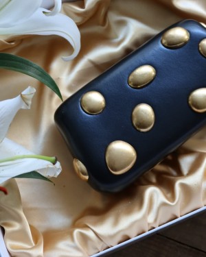 Zincir Detaylı Siyah Parlak Deri Abiye Çanta