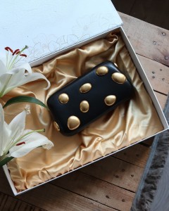 Zincir Detaylı Siyah Parlak Deri Abiye Çanta