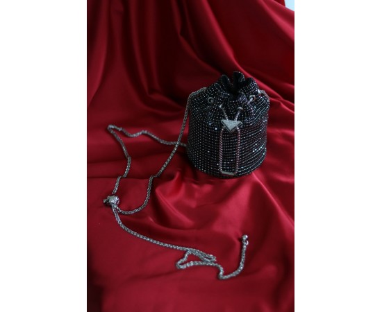 Siyah taşlı kristal klips detaylı pouch abiye çanta