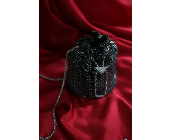 Siyah taşlı kristal klips detaylı pouch abiye çanta