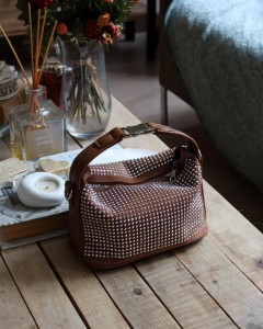 Taba zımbalı klips detaylı el omuz çantası