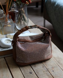 Taba zımbalı klips detaylı el omuz çantası