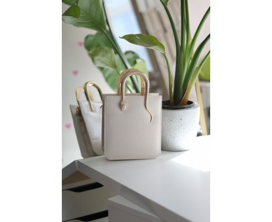 Krem Yılan aksesuar detaylı parlak doku abiye el çantası 