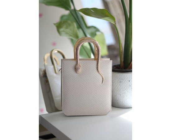 Krem Yılan aksesuar detaylı parlak doku abiye el çantası 