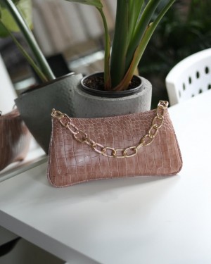 yavruağzı kroko zincir aksesuarlı slim el çantası 