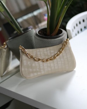 Krem kroko zincir aksesuarlı slim el çantası 