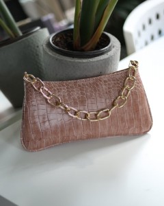 yavruağzı kroko zincir aksesuarlı slim el çantası 