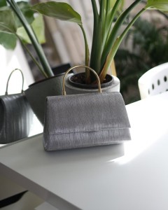 Platin Çizgi Dokulu  Metal Tutma Saplı Kapaklı Abiye Çantası