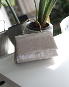 Gold Çizgi Dokulu  Metal Tutma Saplı Kapaklı Abiye Çantası