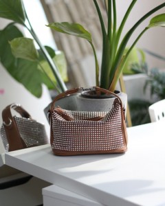 Taba zımbalı klips detaylı el omuz çantası