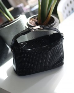 Siyah zımbalı klips detaylı el omuz çantası