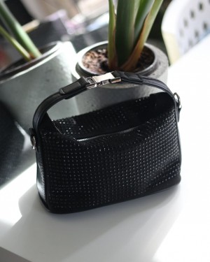 Siyah zımbalı klips detaylı el omuz çantası