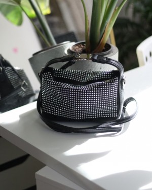 Siyah gümüş zımbalı klips detaylı el omuz çantası