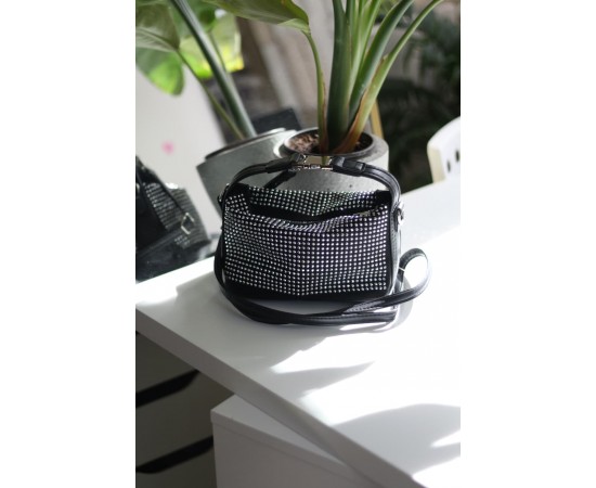 Siyah gümüş zımbalı klips detaylı el omuz çantası