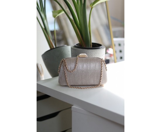 Kadın gold burgu zincir detaylı lazer doku abiye el  çantası 