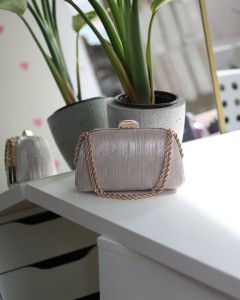 Kadın gold burgu zincir detaylı lazer doku abiye el  çantası 