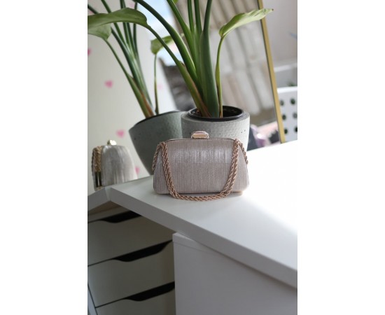 Kadın gold burgu zincir detaylı lazer doku abiye el çantası Kadın gold burgu zincir detaylı lazer doku abiye el çantası