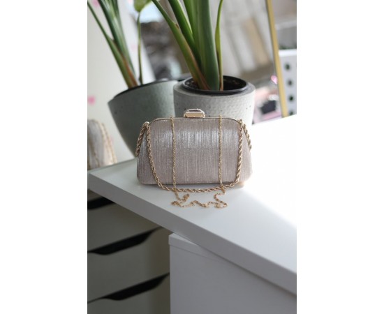 Kadın gold burgu zincir detaylı lazer doku abiye el çantası Kadın gold burgu zincir detaylı lazer doku abiye el çantası