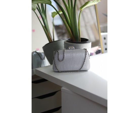 Kadın silver burgu zincir detaylı lazer doku abiye el  çantası 