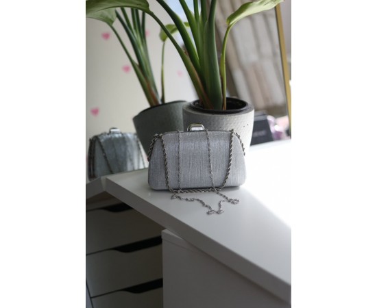 Kadın silver burgu zincir detaylı lazer doku abiye el  çantası 