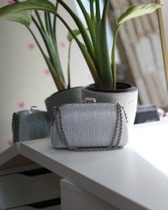 Kadın silver burgu zincir detaylı lazer doku abiye el  çantası 