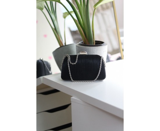  Kadın siyah burgu zincir detaylı lazer doku abiye el  çantası 