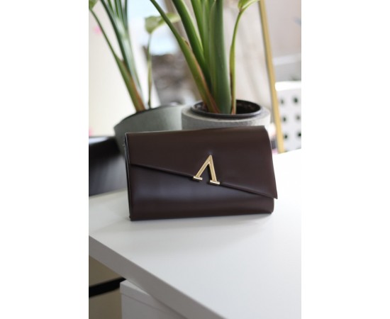 Acı Kahve V Aksesuarlı Zincirli Omuz Çantası