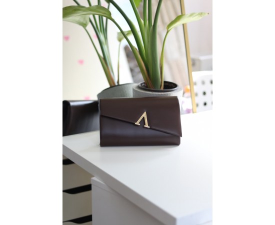 Acı Kahve V Aksesuarlı Zincirli Omuz Çantası