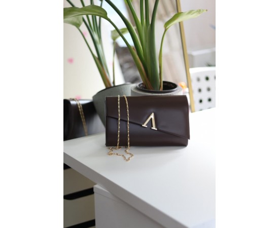 Acı Kahve V Aksesuarlı Zincirli Omuz Çantası