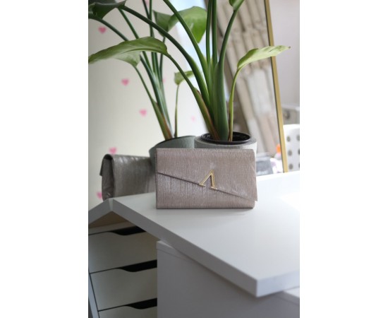  Gold Lazer Kesim V Aksesuarlı Zincirli Omuz Çantası