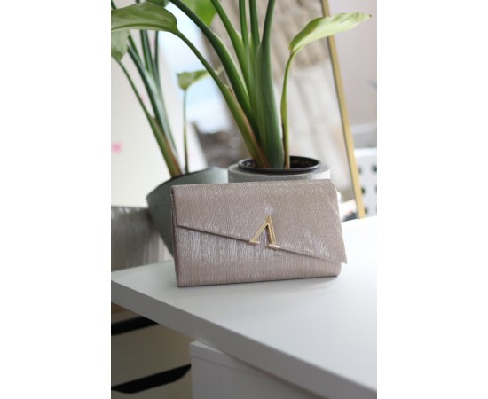  Gold Lazer Kesim V Aksesuarlı Zincirli Omuz Çantası