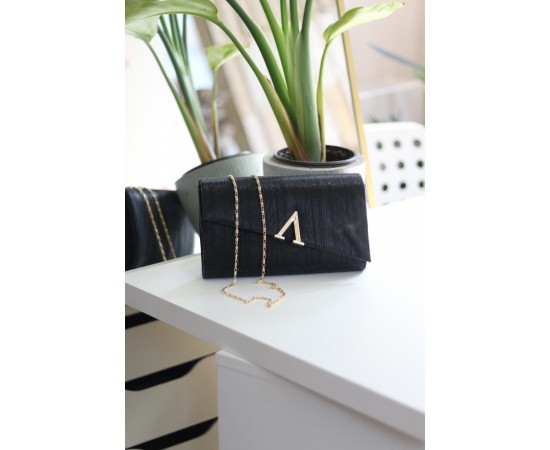 Siyah  Lazer Kesim V Aksesuarlı Zincirli Omuz Çantası