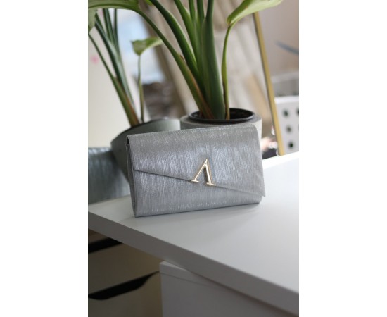 Gümüş Lazer Kesim V Aksesuarlı Zincirli Omuz Çantası