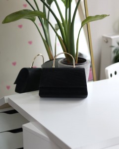 Siyah Dokulu Metal Sap Detaylı El & Omuz Çantası