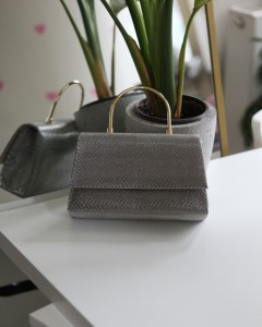 Platin Yılan Derisi Desenli Metal Sap Detaylı El Omuz Çantası