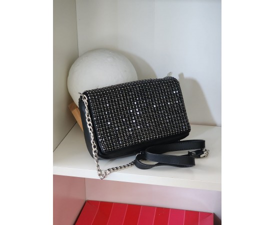 Kadın Siyah Taş İsleme Kapaklı Omuz Çantası Kadın Siyah Taş İsleme Kapaklı Omuz Çantası
