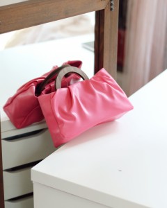 Kadın Fuşya Tahta Saplı Yumuşak Askılı Omuz Çantası 