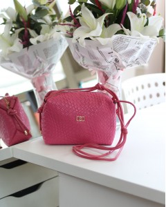 Kadın Fuşya Baklava Desenli İnce Düğüm Askılı Omuz Çantası