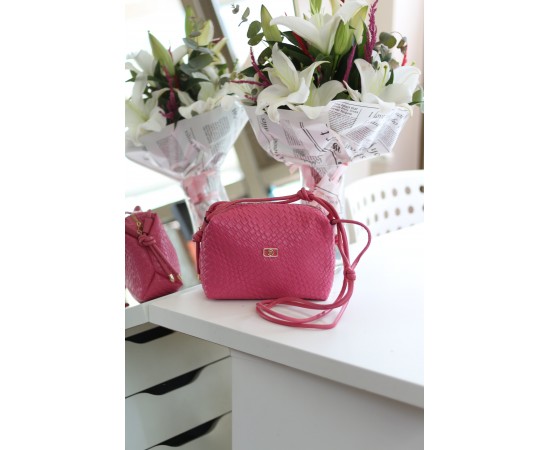 Kadın Fuşya Baklava Desenli İnce Düğüm Askılı Omuz Çantası