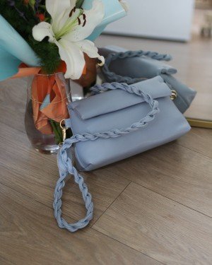 Kadın Bebe Mavi Örgü Saplı Yumuşak Dokulu Büzgülü Omuz Çantası Kadın Bebe Mavi Örgü Saplı Yumuşak Dokulu Büzgülü Omuz Çantası