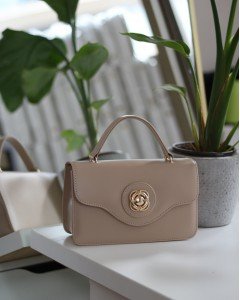 Kadın Nude Gold Oval Toka Detaylı Yumuşak Deri El Omuz Çantası